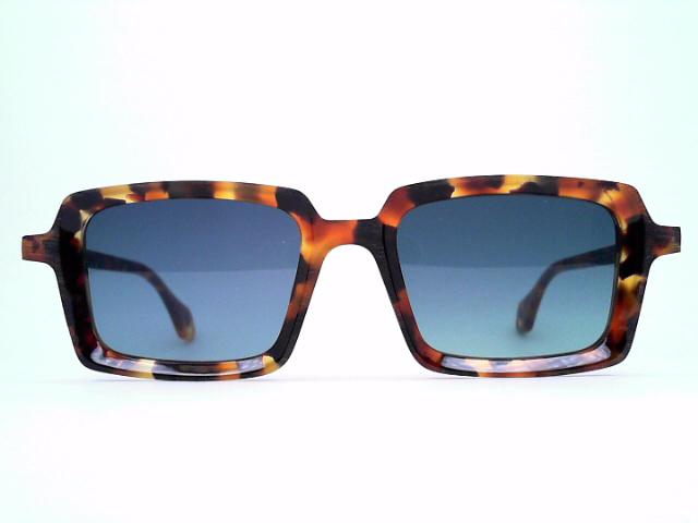 Theo eyewear </br>Mille+86</br> Kleur: Bruin</br> Mat.: Kunststof </br> Type: Uniseks